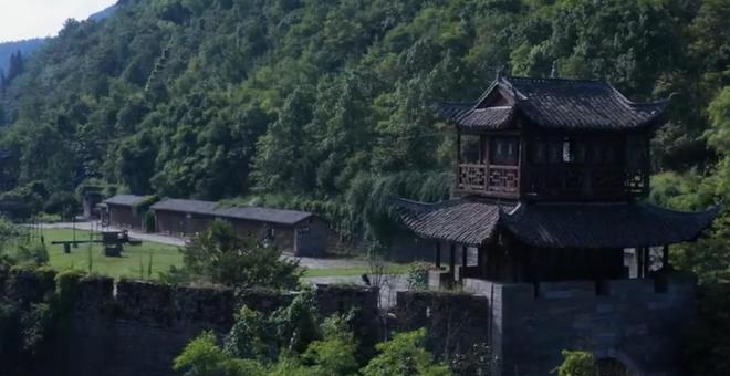 旅游攻略：走进沈从文笔下的诗意世界pg电子免费试玩模拟器边城茶峒古镇(图4)
